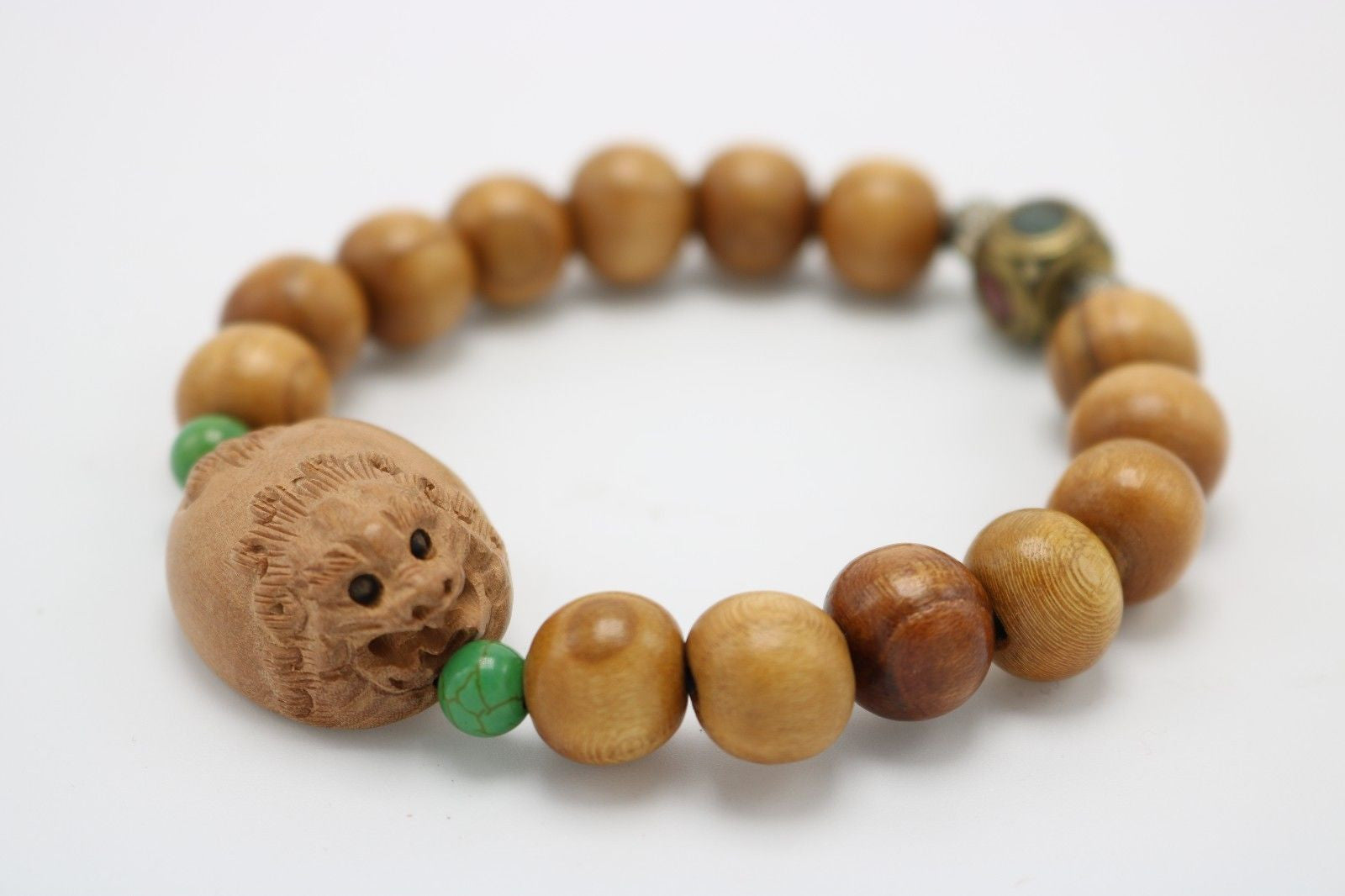 Beautiful Wooden Hand Carved Foo Dog Beaded Bracelet w Metal Bead